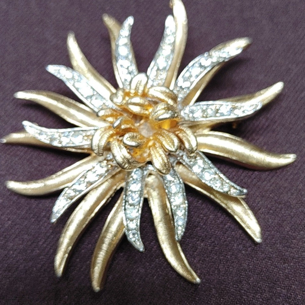 VTG Coro Elegant Gold and Silver Floral Brooch - Picture 6 of 9